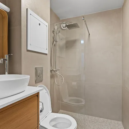 Modern In The Heart Of Daire Bergen